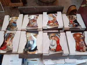 lot 170 image: Set of 10 Annie Collector Plates with Original Boxes