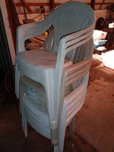 lot 68 image: Set of 6 Stackable Plastic Outdoor Patio Chairs