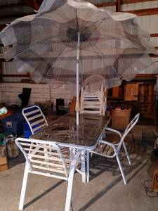 lot 69 image: Patio Dining Set with Glass Table, 5 Chairs, and Large Umbrella