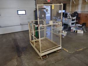 lot 9 image: Forklift Safety Cage, 48x36...
