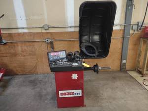 lot 7 image: Coats Tire Balancer, Model 875...