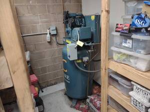 lot 10 image: C-Aire Air Compressor, 7.5 hp, 208-...
