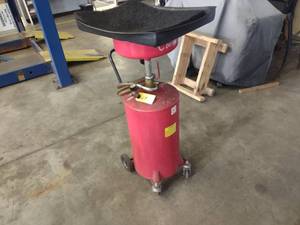 lot 19 image: Oil Drain Cart with Air Evacuator...
