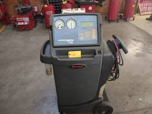 lot 11 image: Robinair Cooltech 34788 AC Machine...