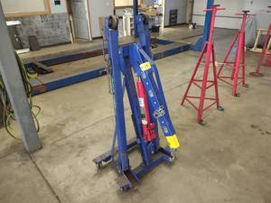 lot 14 image: Folding Cherry Picker, 2 Ton Capaci...