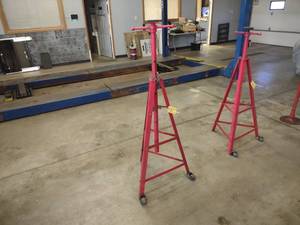 lot 20 image: Under Hoist Stabilizer Jack...