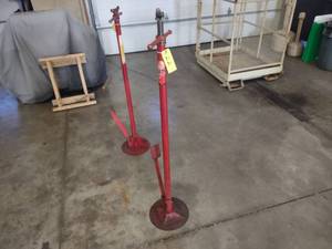 lot 22 image: Under Hoist Stabilizer Jack, 34 To...