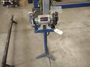 lot 27 image: Mac 6 Pedestal Grinder...