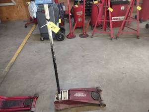 lot 29 image: Floor Jack...