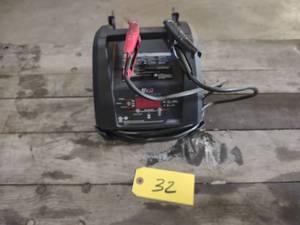 lot 32 image: Battery Charger, 125 Amp...