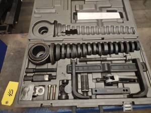 lot 45 image: OTC Hub Grappler Kit...