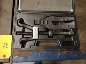 lot 70 image: Evertough Coil Spring Compressor...