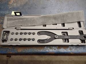 lot 75 image: Mac Toyota Cam Tool...