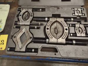 lot 85 image: OTC Bearing Splitter Set...