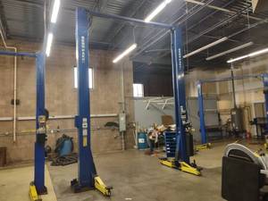 lot 3 image: Bendpak 2 Post Vehicle lift with Ex...