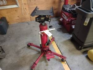 lot 15 image: The Trans Jack 1 Ton Tranny Jack...