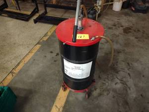lot 127 image: Motorcraft SAE 80W-90Gear Lube with...