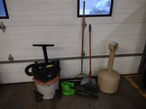 lot 190 image: Ashtray, Shop Vac, & Tools...