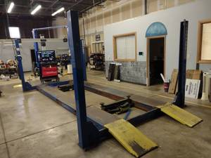 lot 1 image: Bendpak 4 Post Vehicle Lift, 14,000...
