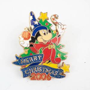 lot 11 image: Enamel Pin - Disney Mickey Mouse Merry Christmas 2006