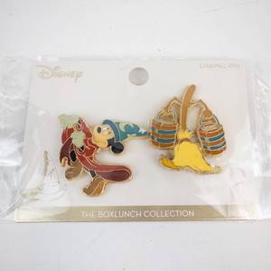 lot 71 image: Pin - Sorcerer Mickey 2004 Disney World Castle