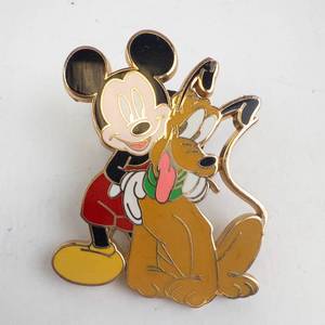 lot 85 image: 2003 Disney Pin - Mickey Mouse & Pluto Hug (Gold-Tone)