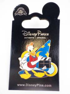 lot 116 image: Disney Parks Enamel Pin - Donald Duck Clapperboard