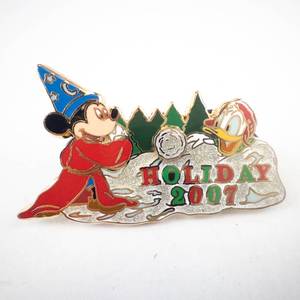 lot 126 image: Disney Trading Pin - Holiday 2007 Mickey & Donald Duck
