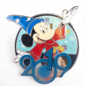 lot 136 image: Disney Trading Pin - Mickey Sorcerer Hat 2019