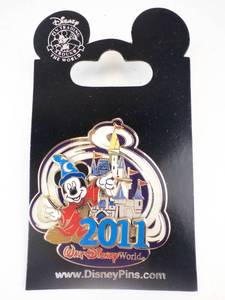 lot 153 image: Disney Pin - Disney China Mickey & Castle 2011
