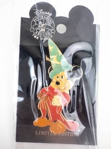 lot 175 image: Disney Pin - Mickey Mouse Wizard Limited Edition