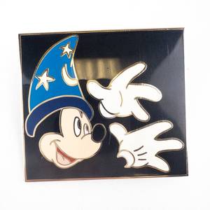 lot 189 image: Disney Pin - Sorcerer Mickey Limited Edition 1000 (Disney Auctions Exclusive)
