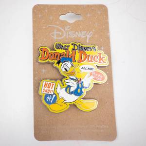 lot 254 image: Donald Duck Enamel Pin - Walt Disney