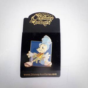 lot 269 image: Enamel Pin - Disney Auctions Carded Display