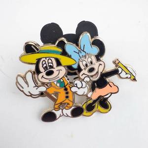 lot 283 image: Disney Enamel Pin - Mickey & Minnie Mouse Running (1941)