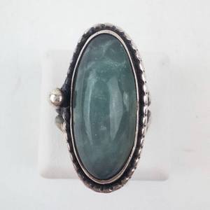 lot 32 image: Sterling Silver Blue Chalcedony Cabochon Ring - Size 5