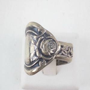 lot 34 image: Spoon Ring - Size 5.5 - Silver Tone Rose-Engraved Band
