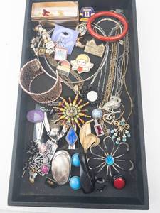 lot 94 image: Costume Jewelry Lot - Necklaces, Pins, Bracelets, Rings & Brooches