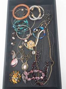 lot 95 image: Joan Rivers Classics Quartz Watch - Gold-Tone & Assorted Vintage Jewelry Lot