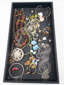 lot 100 image: Costume Jewelry Lot - Assorted Necklaces, Bracelets & Earrings