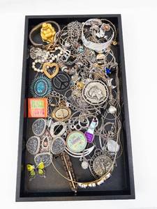 lot 121 image: Estate Jewelry Lot - Mixed Costume Necklaces, Bracelets & Charms