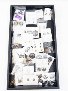 lot 125 image: Assorted Fashion Jewelry Lot - Earrings, Rings, Brooches & Pins