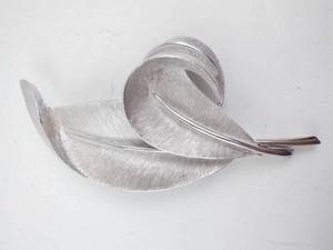 lot 181 image: Trifari Vintage Silver-Tone Leaf Brooch