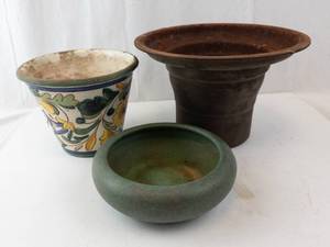 3-Piece Ceramic Planter Set - Floral Pattern, Green Glazed Round Pot, Brown Metal Tall Planter