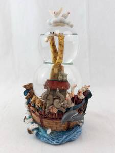 Sankyo Noahs Ark Musical Snow Globe - 2-Tier Glass Orbs, Giraffe Tower & Animal Ship Base