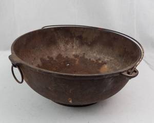 Cast Iron Cauldron with Wire Bail Handles - Rusty Interior