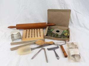 Martha by Mail 15-Pc Cookie Cutter Set - Vintage Sugar & Butter Molds & Kitchen Tools