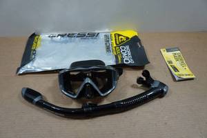 lot 65 image: Cressi Pano 3 Snorkel Set