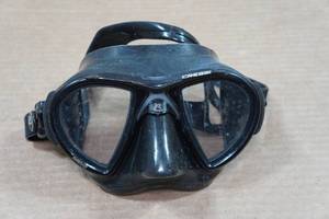 lot 70 image: Cressi Nano Mask