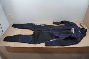 lot 72 image: Cressi Ladies Maya 2.5mm Wetsuit - L4